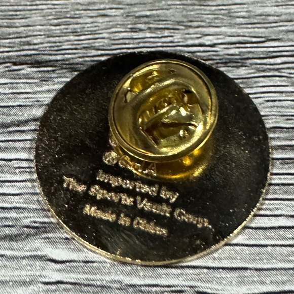 Team Canada 2002 Pin #9 of 24: Gold Medal Pin - Vintage Collectible Lapel Pin - Picture 5 of 5